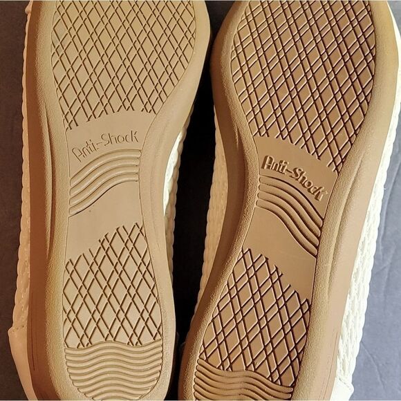 BRAND NEW STRETCH'S FROM BEACON WHITE FLAT SHOES - Picture 14 of 16